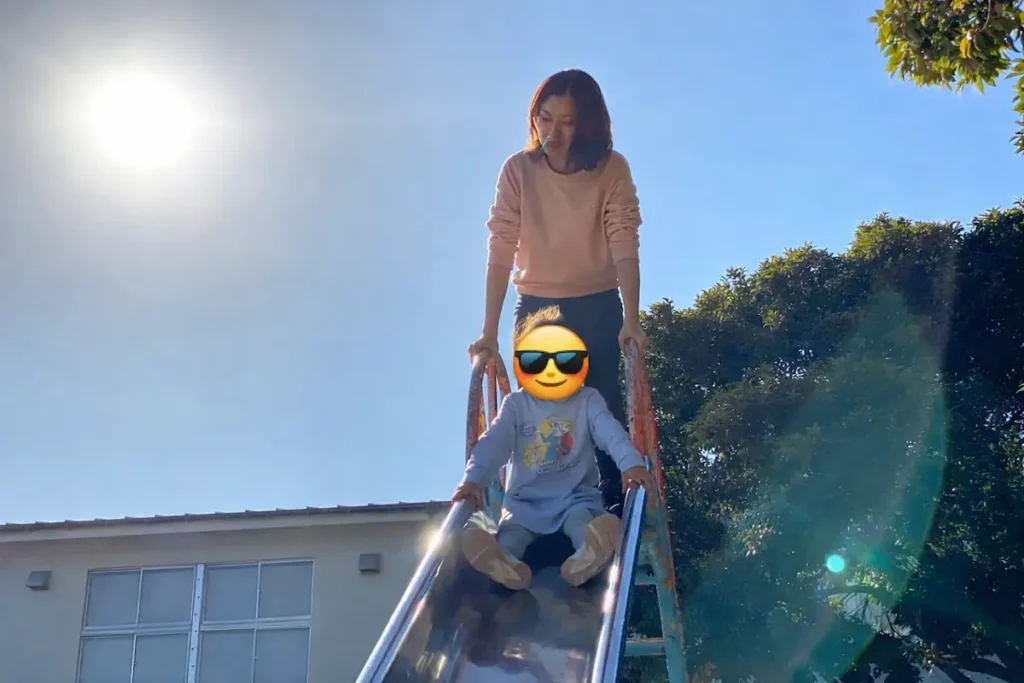 公園で遊ぶママと子ども｜子育てしながらダイエットを続ける日常